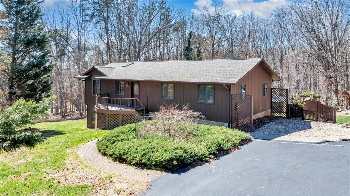 103 Twin Cove Trl, Moneta, VA 24121 - #1