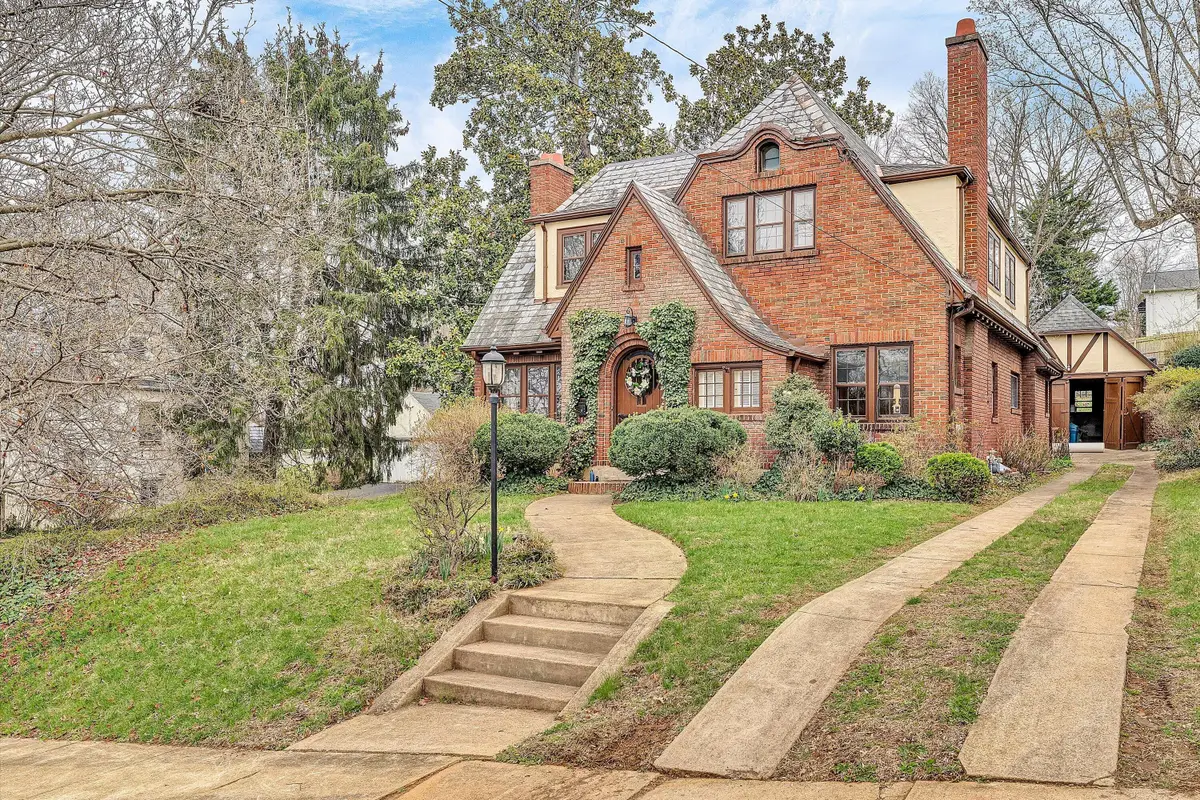 2610 Longview Ave Sw, Roanoke, VA 24014 - #1