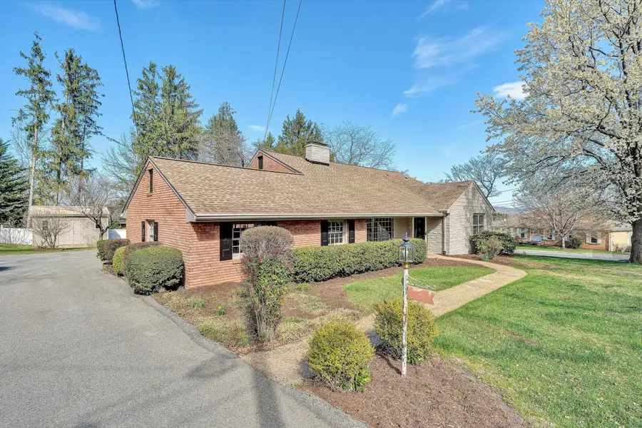 2240 Pommel Dr, Roanoke, VA 24018 - #2