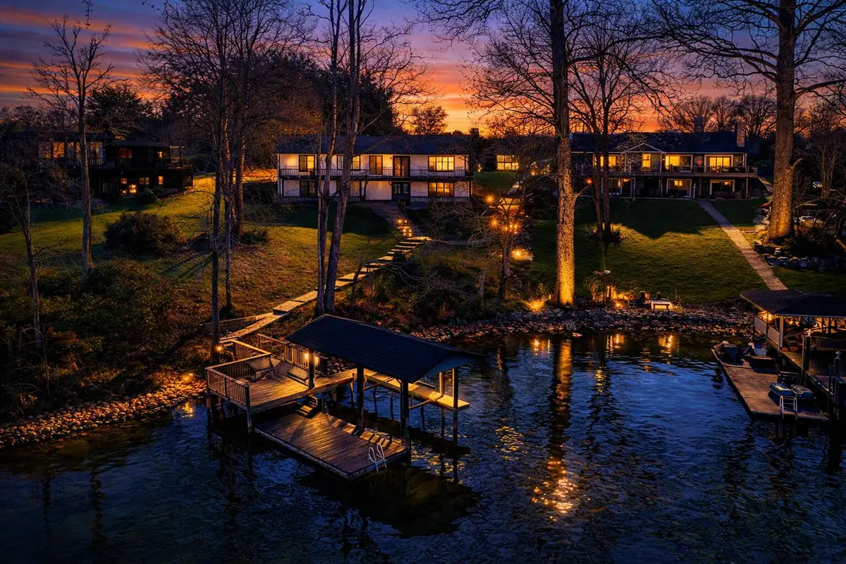 957 Lakemount Dr, Moneta, VA 24121 - #1