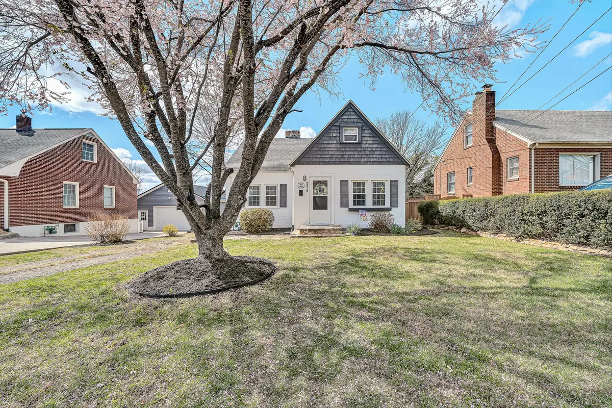 413 N Bruffey St, Salem, VA 24153 - #1