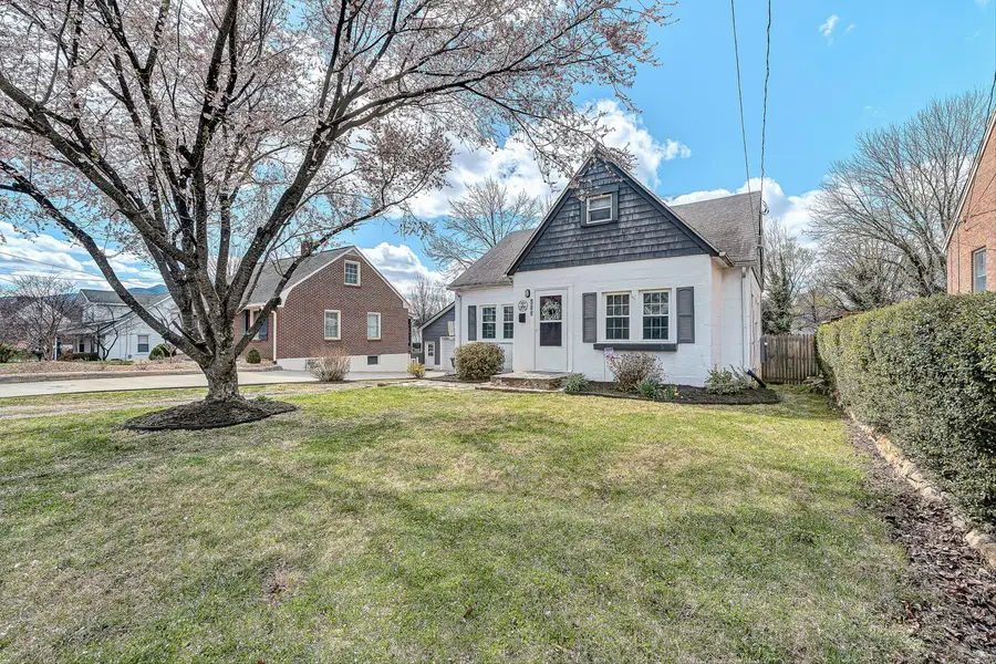 413 N Bruffey St, Salem, VA 24153 - #3