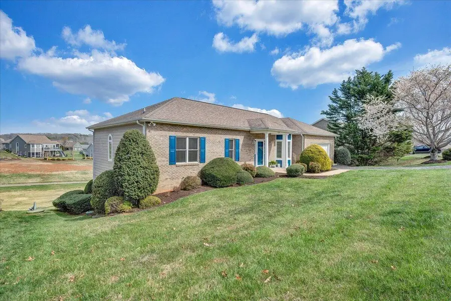 1114 8th Fairway Ln, Huddleston, VA 24104 - #2