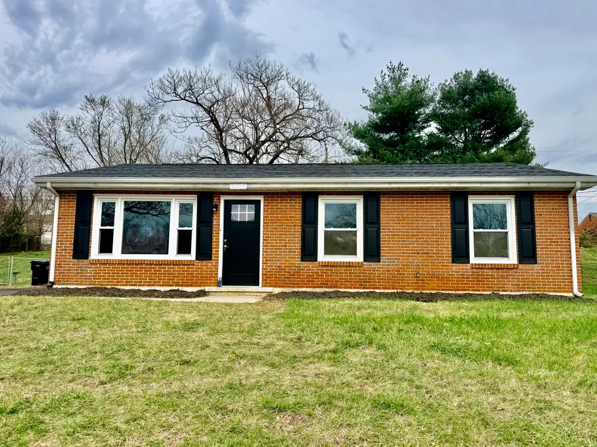 5325 Flagler Dr, Roanoke, VA 24019 - #1