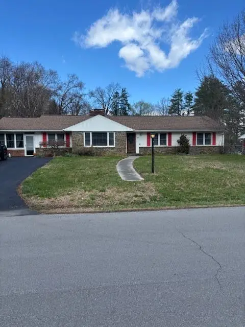 3815 Belle Meade Dr, Roanoke, VA 24018