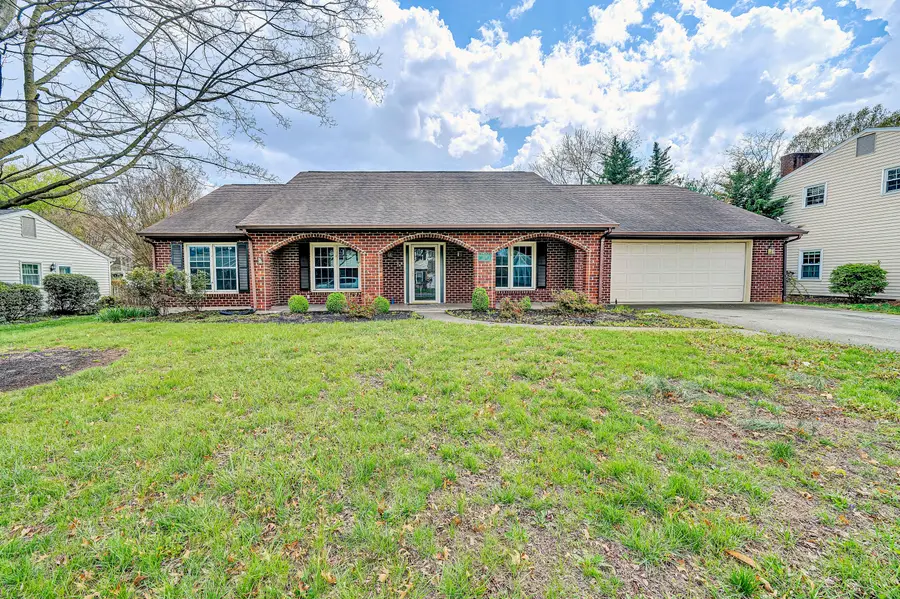 1660 Kingsmill Dr, Salem, VA 24153 - #2