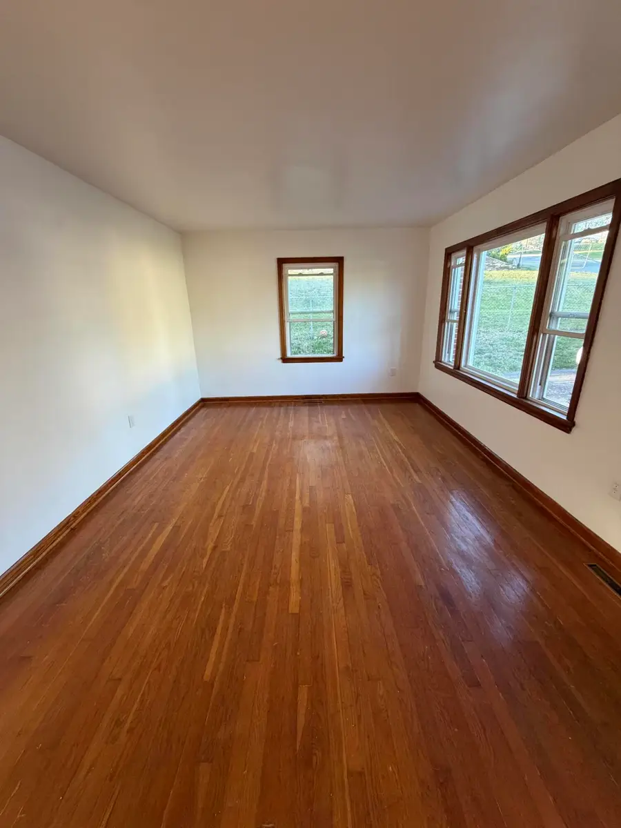 215 Barnett Rd Nw, Salem, VA 24153 - #2