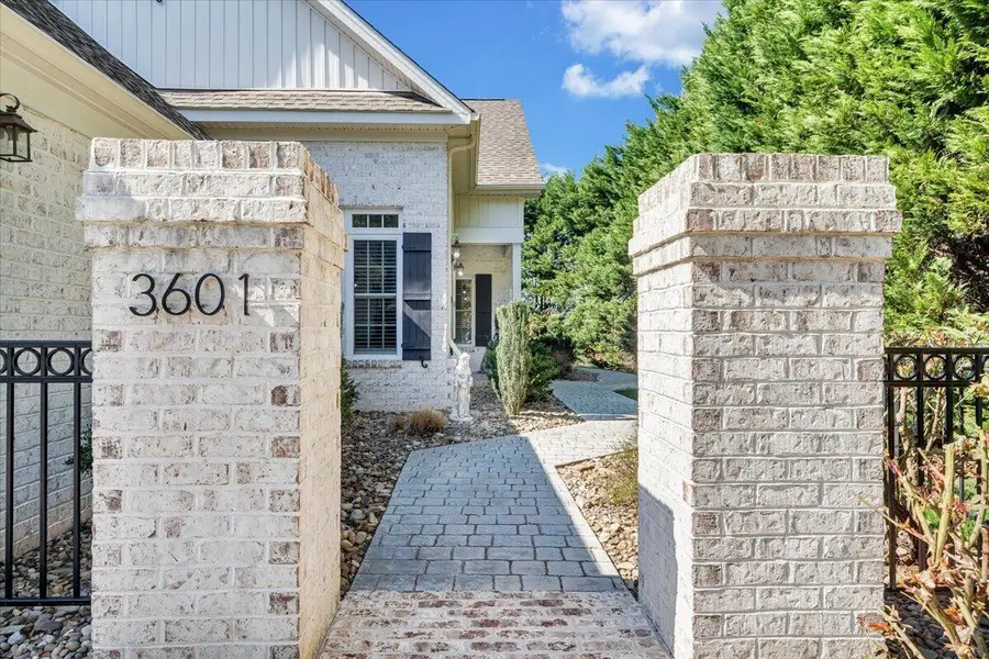 3601 Colonial Court Dr, Roanoke, VA 24018 - #3