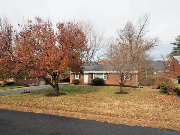 2644 Lindenwood Dr, Vinton, VA 24179