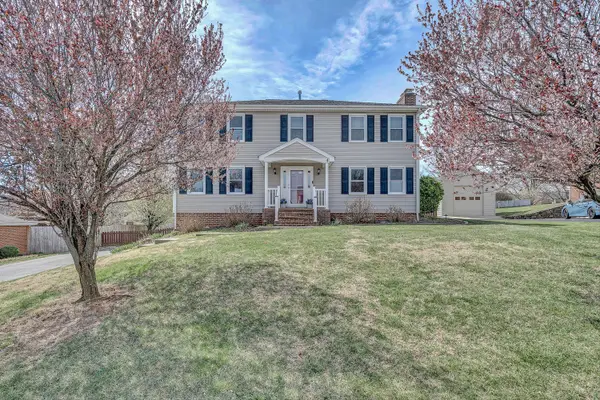 712 Joan Cir, Salem, VA 24153