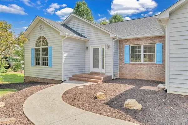 141 Chestnut Creek Dr, Hardy, VA 24101