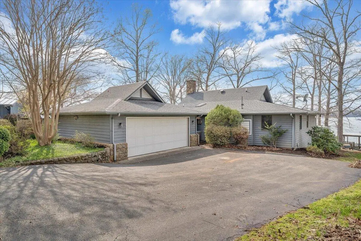 223 Lee Dr, Huddleston, VA 24104 - #1