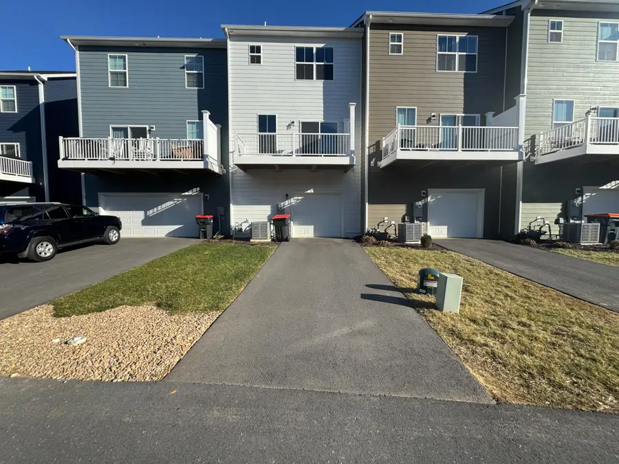 183 Broad St, Daleville, VA 24083 - #3