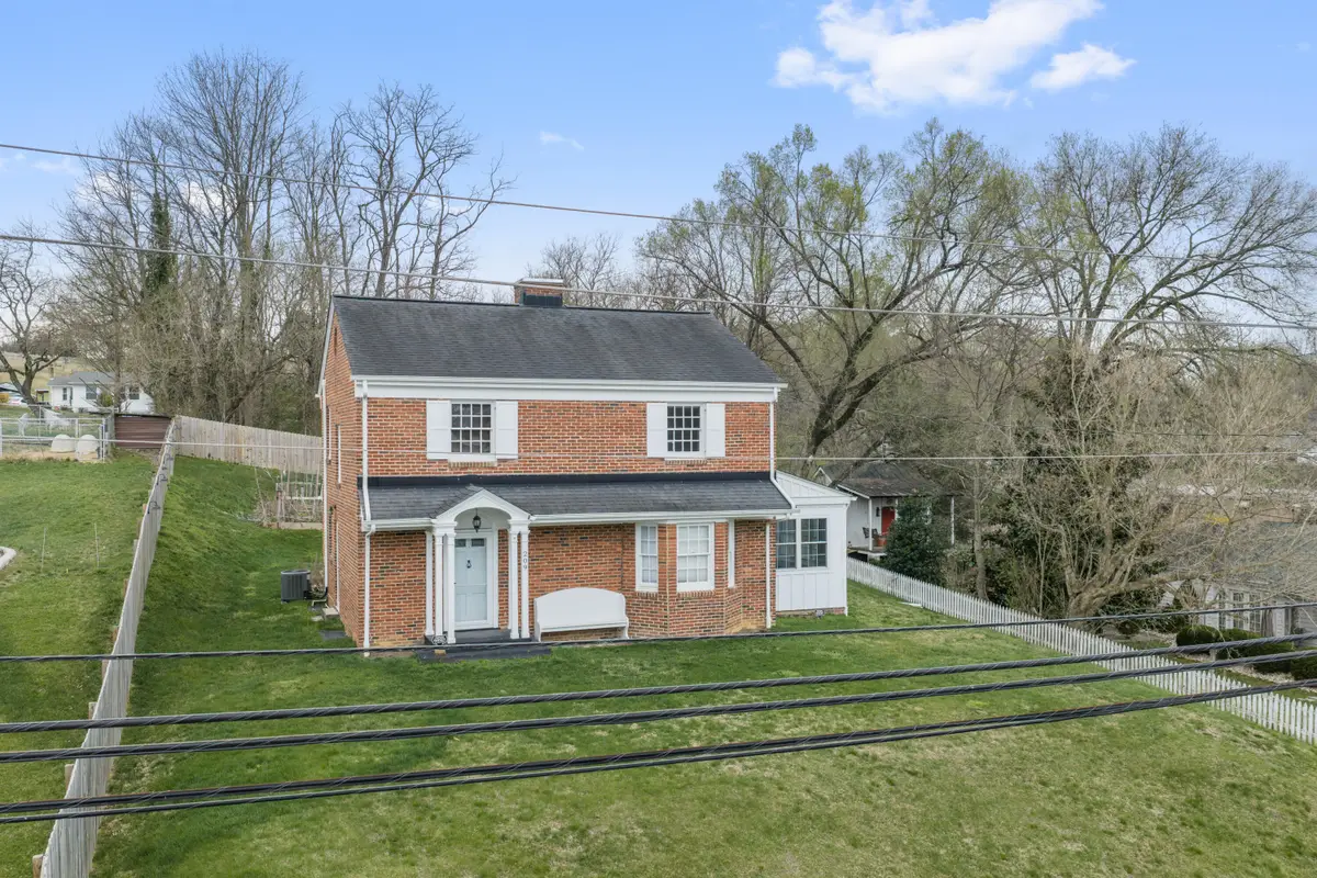 209 E Main St, Fincastle, VA 24090 - #1