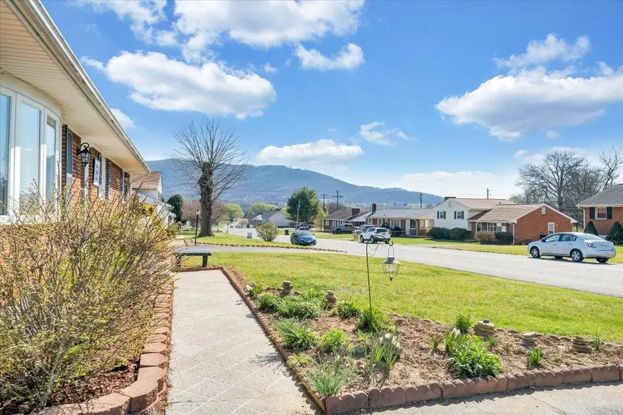 614 Santee Rd, Roanoke, VA 24019 - #2