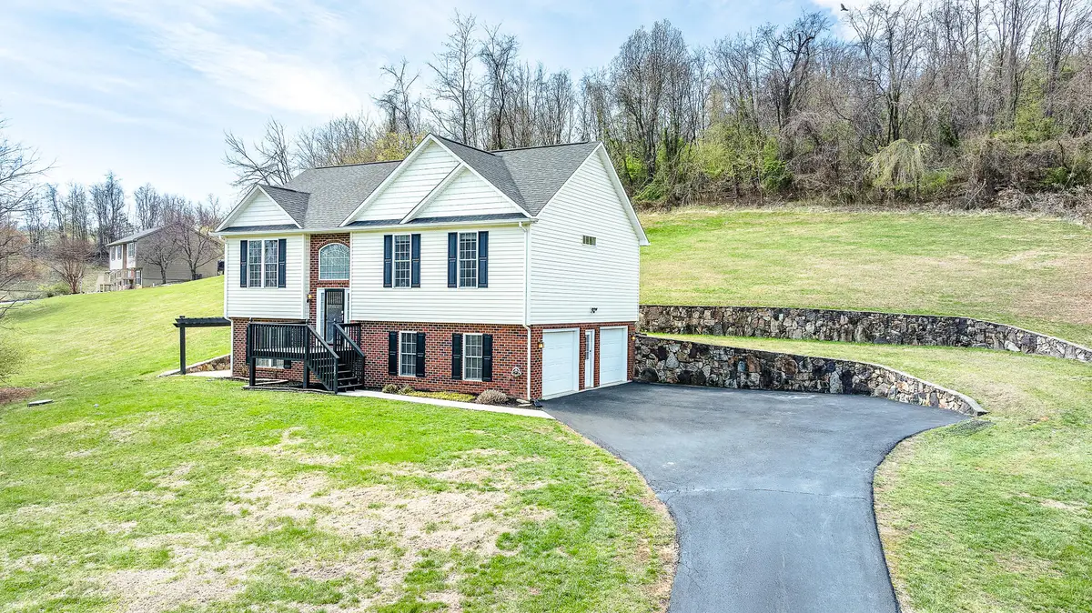 1687 Trinity Rd, Troutville, VA 24175 - #1