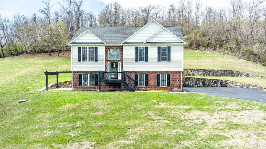 1687 Trinity Rd, Troutville, VA 24175 - #3