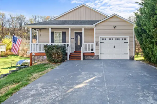 1612 June Dr Nw, Roanoke, VA 24019