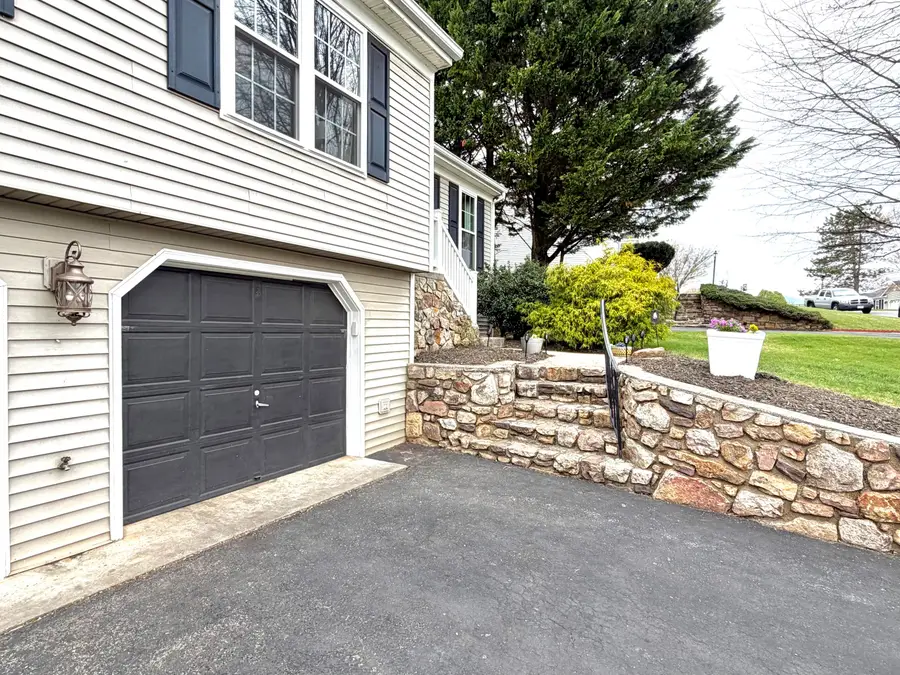 6219 Ashmont Dr, Roanoke, VA 24018 - #3