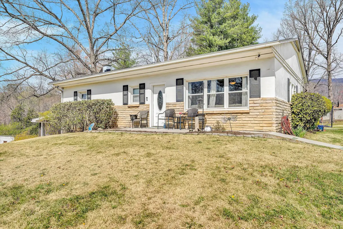 401 Southview Dr, Salem, VA 24153 - #1