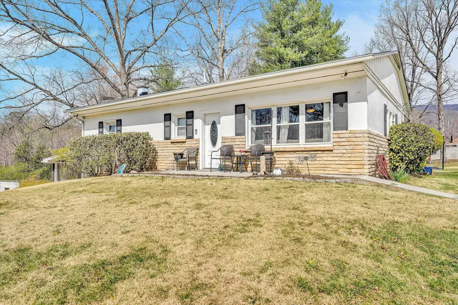 401 Southview Dr, Salem, VA 24153 - #3