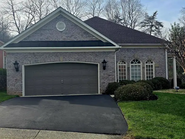 6559 Fairway Estates Dr, Roanoke, VA 24018