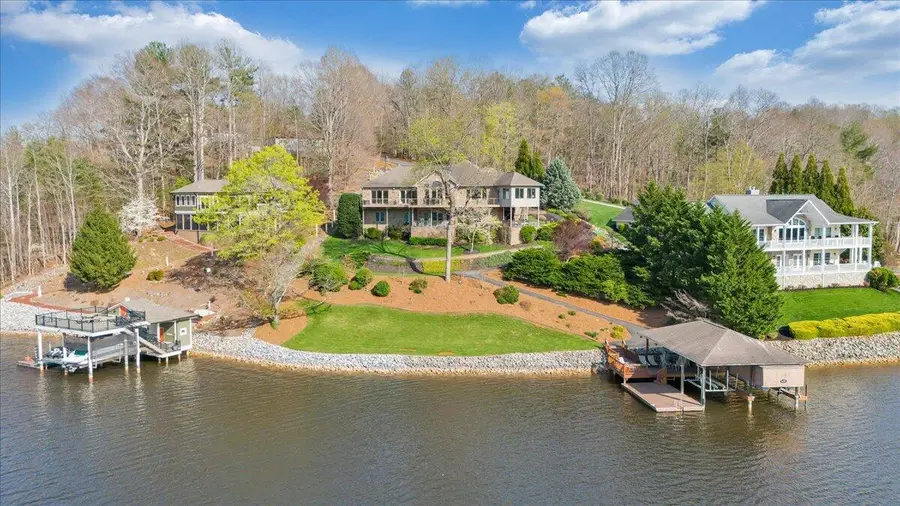 274 Village Ln, Moneta, VA 24121 - #2