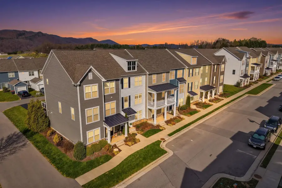 47 Broad St, Daleville, VA 24083 - #2