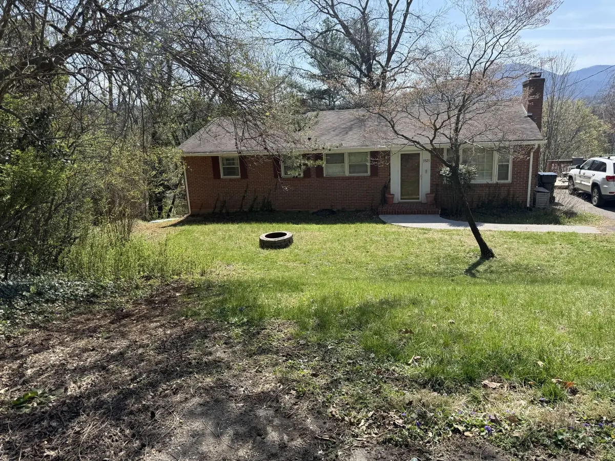 3321 Ledgewood Ave, Roanoke, VA 24018 - #1