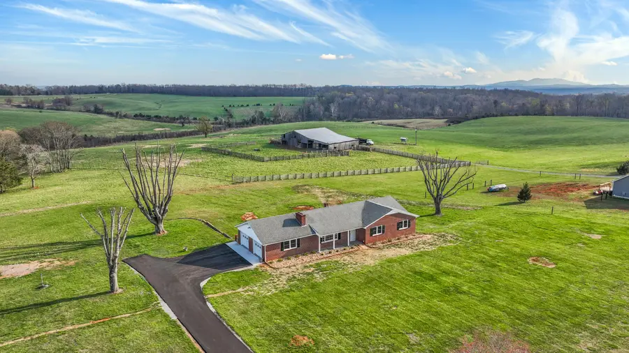 2558 Smith Mountain Lake Pkwy, Huddleston, VA 24104 - #2