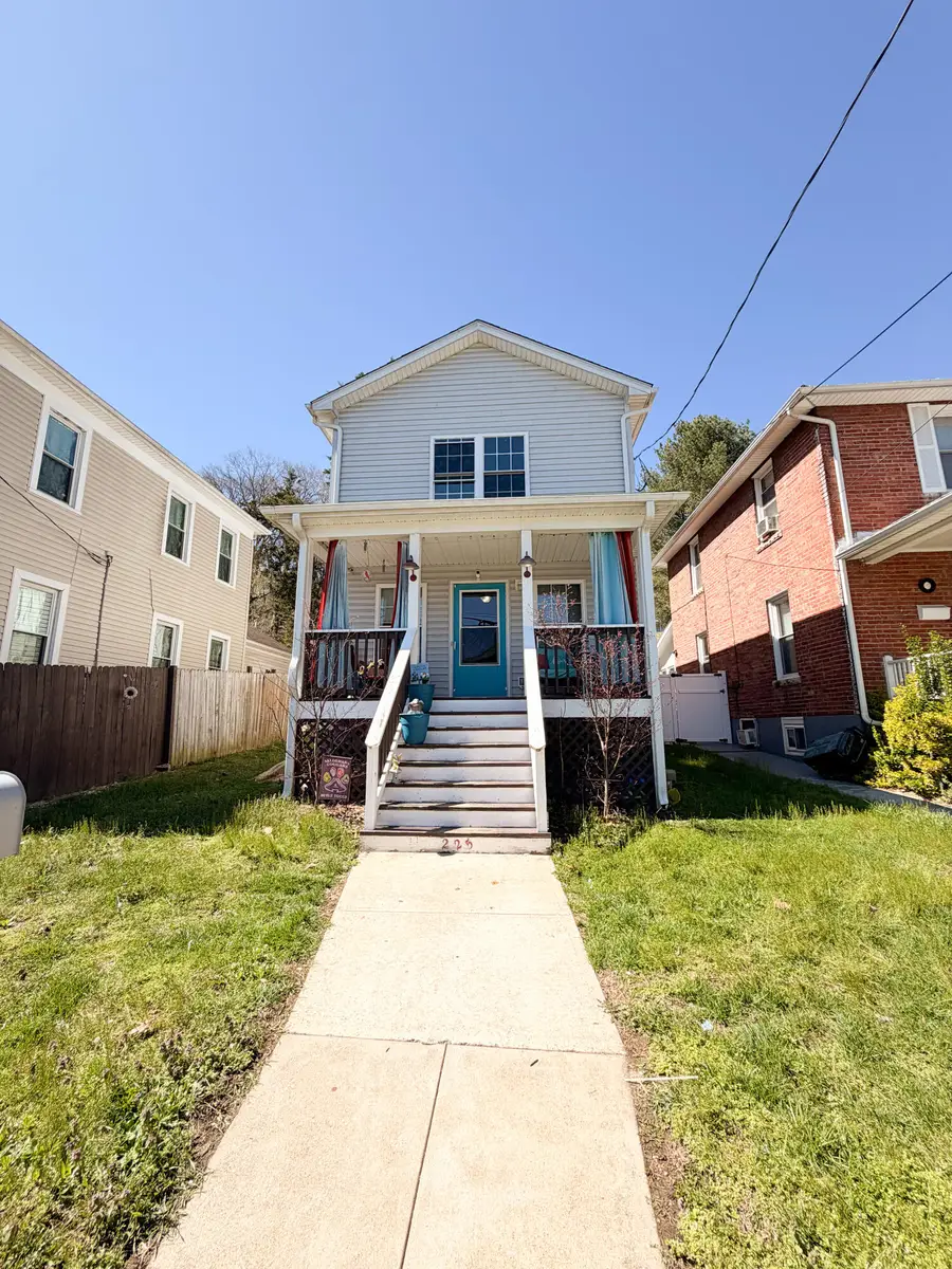 225 Roxbury St, Clifton Forge, VA 24422 - #2