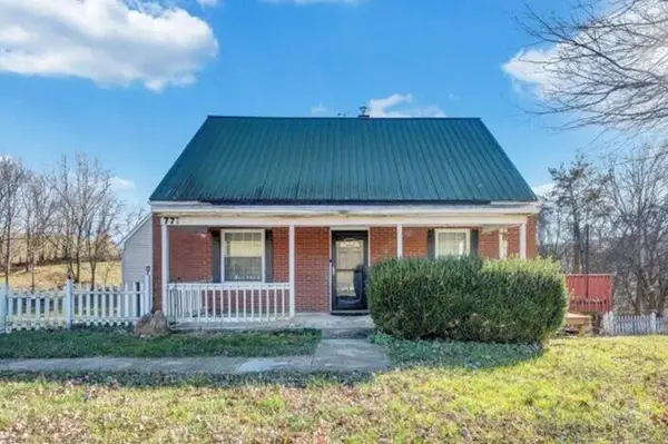 777 Mountain Pass Rd, Blue Ridge, VA 24064