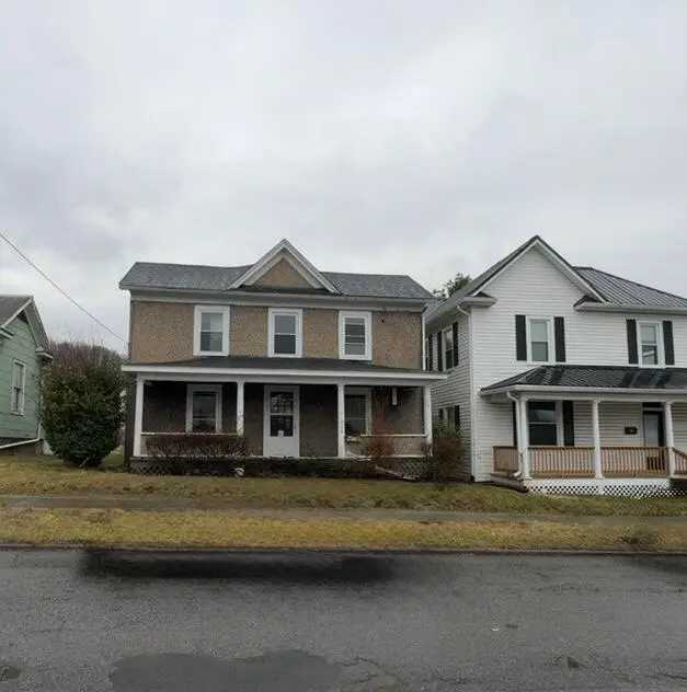 305 E Chestnut St, Covington, VA 24426 - #1