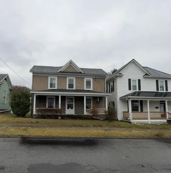 305 E Chestnut St, Covington, VA 24426