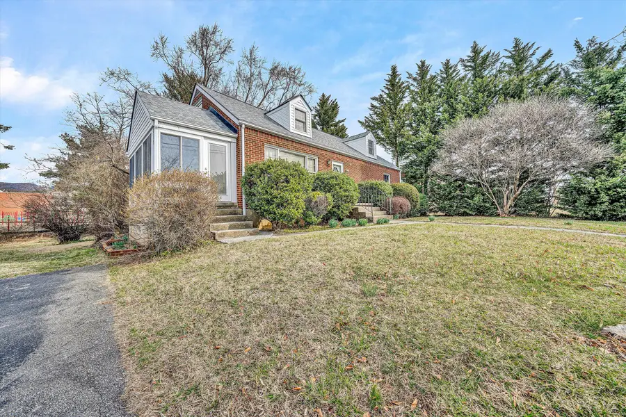 919 Logan St, Salem, VA 24153 - #2