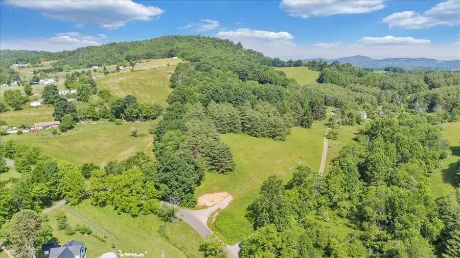 563 Dusty Rock Rd Nw, Riner, VA 24149 - #3