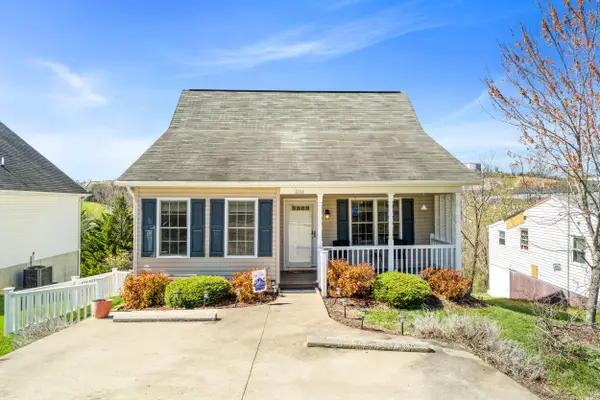 1004 Middlebrook Ave, Staunton, VA 24401