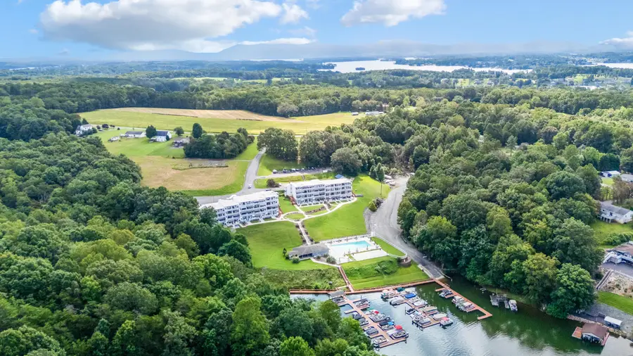 1085 Bluewater #208 Dr, Moneta, VA 24121 - #2