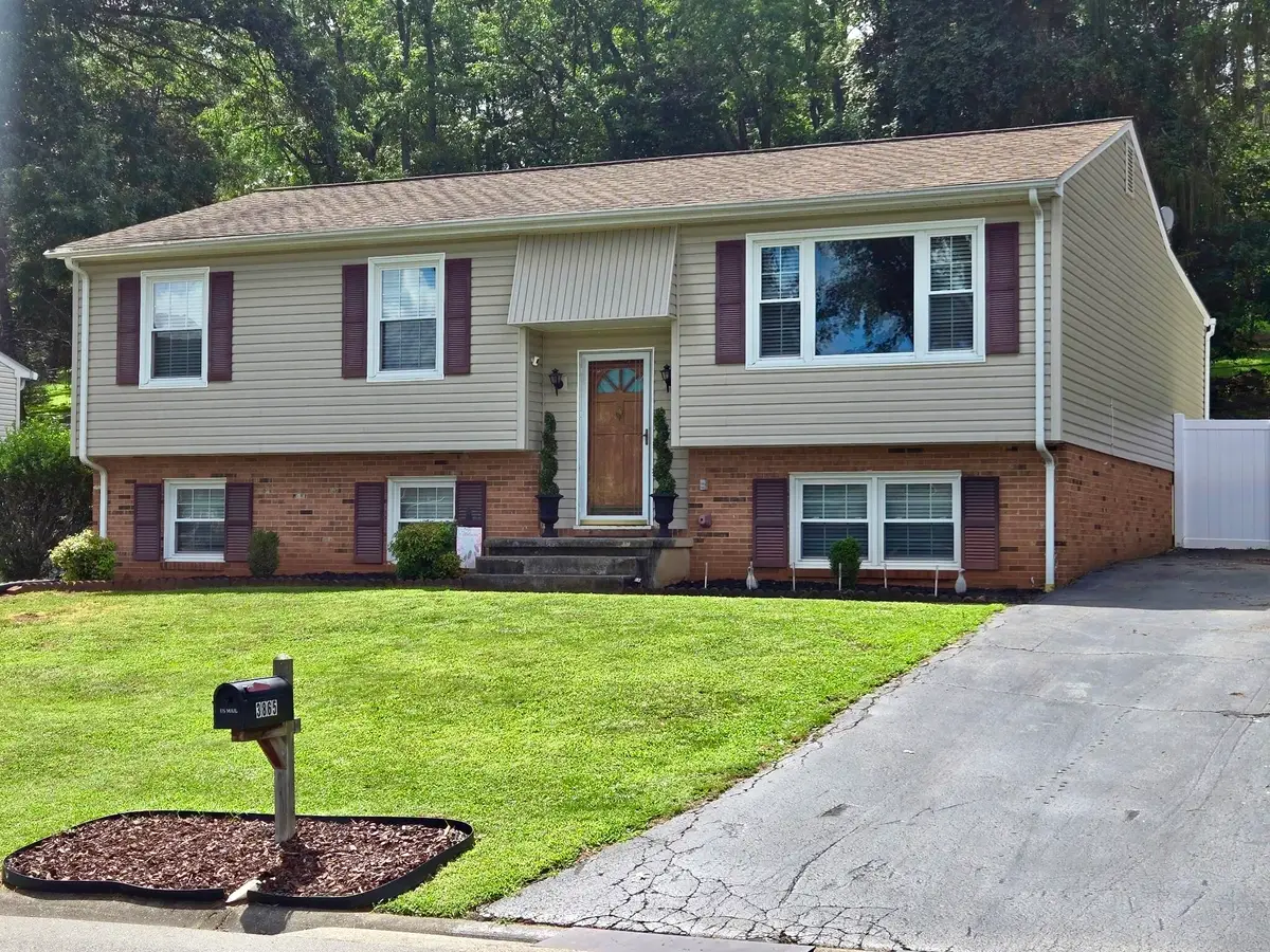3865 Meadowlark Rd, Roanoke, VA 24018 - #1