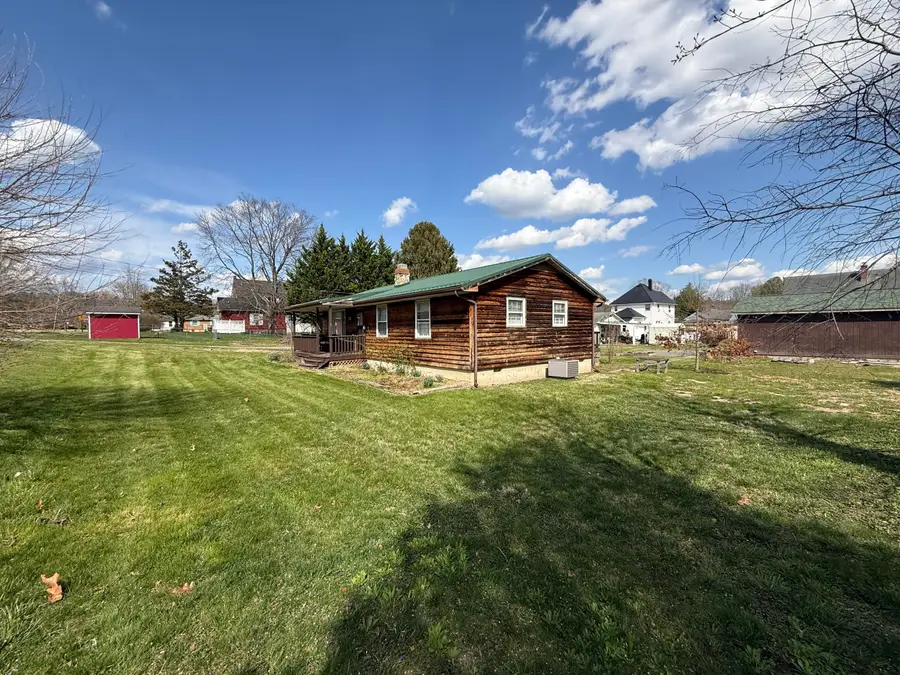 912 Madison Ave, Clifton Forge, VA 24422 - #2