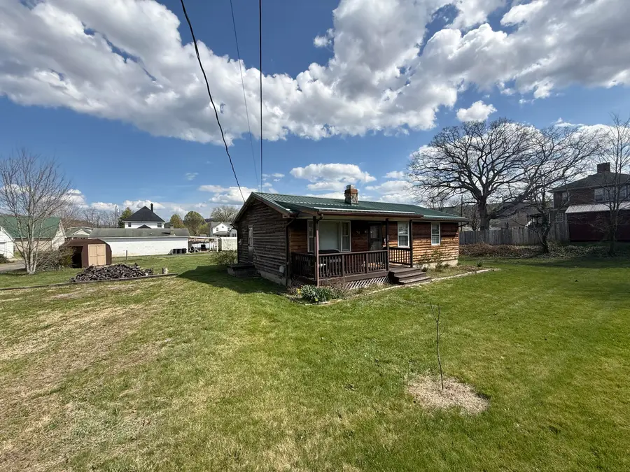 912 Madison Ave, Clifton Forge, VA 24422 - #3