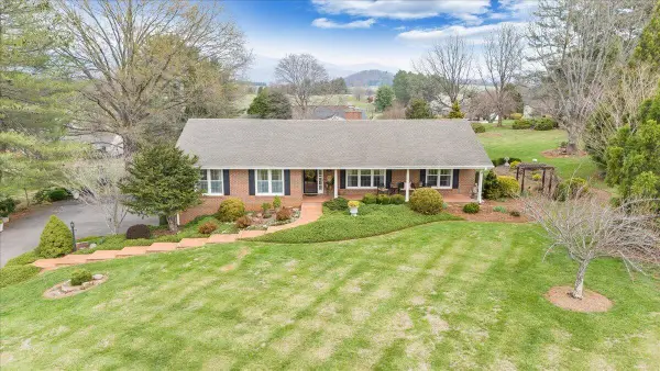 1720 Wycliffe St, Bedford, VA 24523