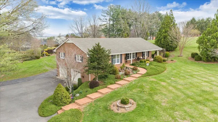 1720 Wycliffe St, Bedford, VA 24523 - #2