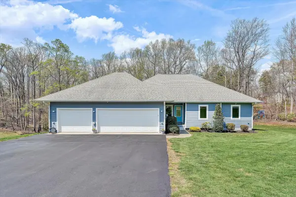 301 Indian Ridge Dr, Moneta, VA 24121