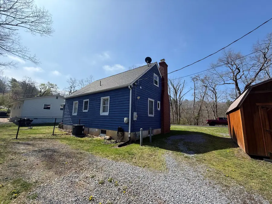 3103 E Circle Dr, Covington, VA 24426 - #3