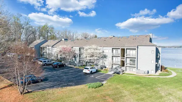 75 Woodbridge Cir #1114, Moneta, VA 24121