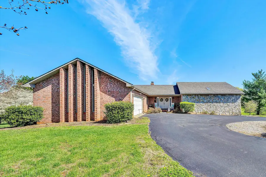 103 April Ln, Vinton, VA 24179 - #2