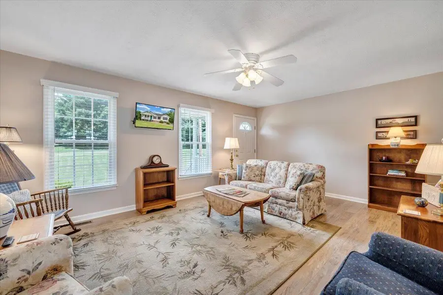 1700 Bluewater Dr, Moneta, VA 24121 - #2