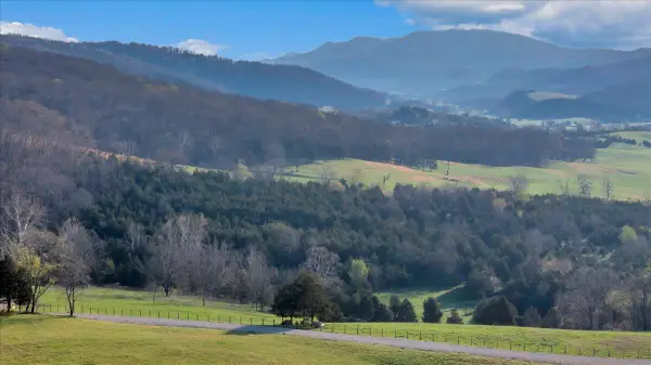 484 Mill Pointe Rd, Blacksburg, VA 24060