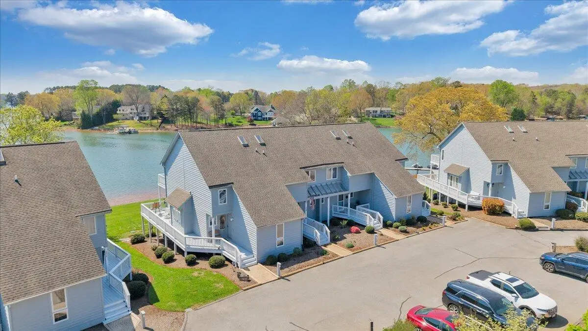 254 Blarney Stone Ct, Huddleston, VA 24104 - #1